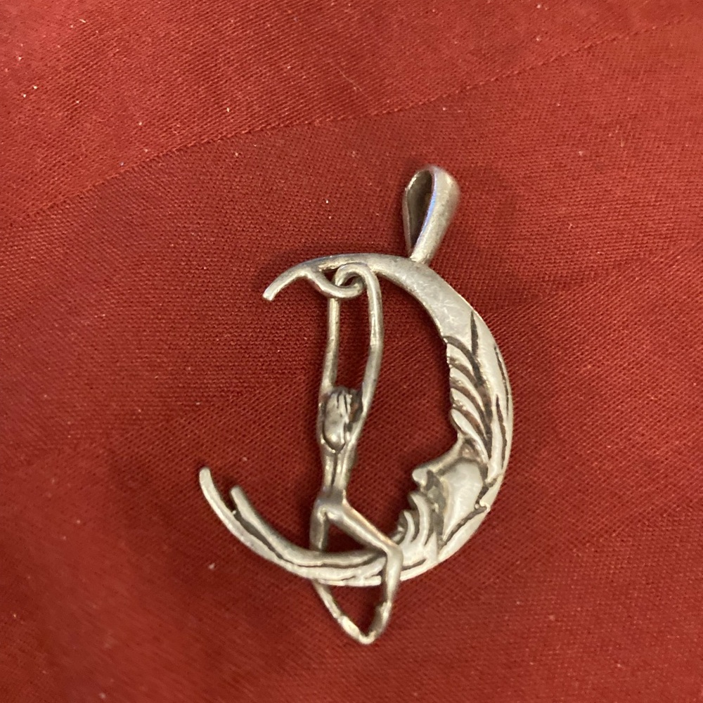 Pendant.. women hanging on moon - Picture 2 of 2